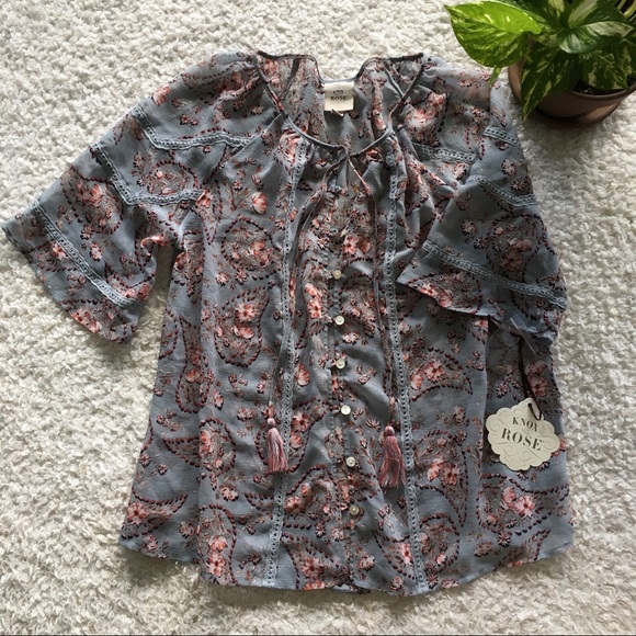 Knox Rose Tops - 🚫Sold. Knox rose floral button down sheer top